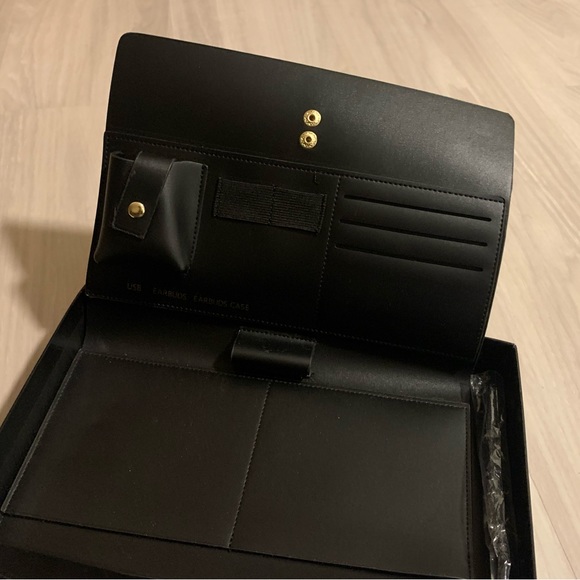 Never Used/NWT Steve Madden Black Travel Pouch and Card Case set 🖤 - Picture 8 of 11